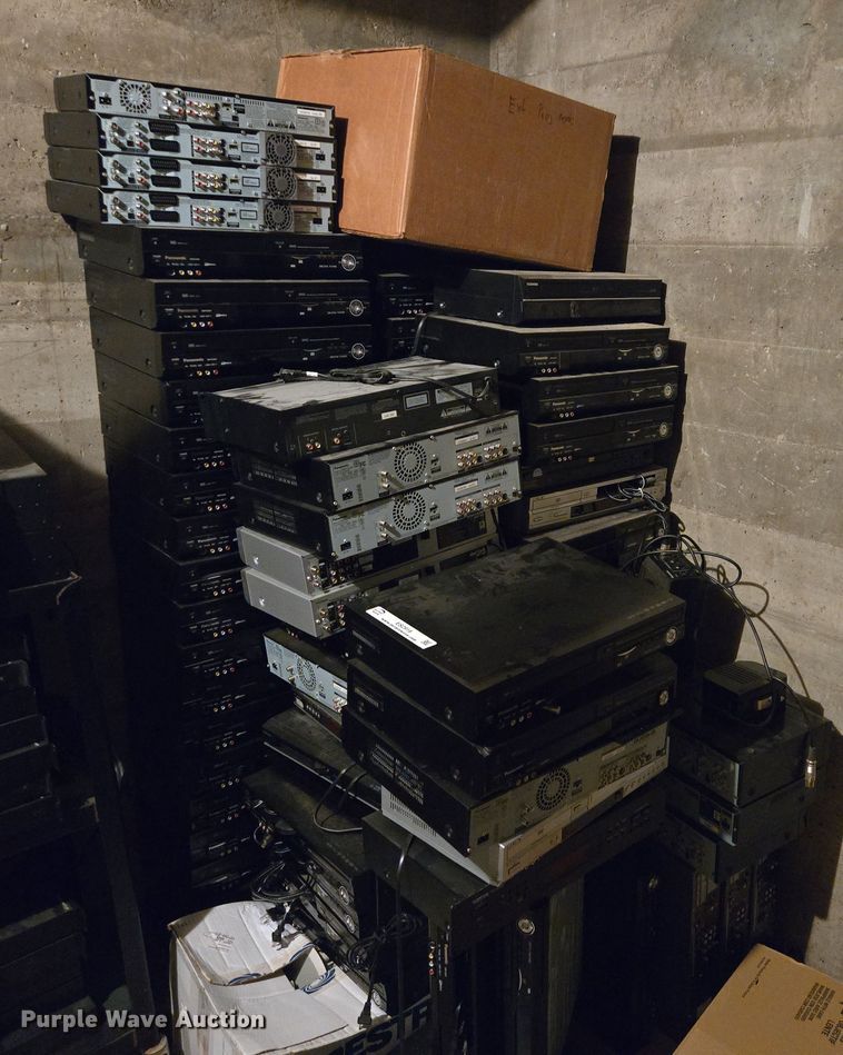 Approximately 90 DVD/VHS players - ES2918
