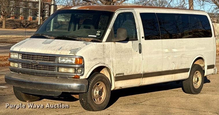 2002 Chevrolet Express 3500 van - ES5657