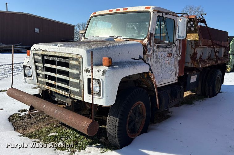 1981 International 1724 dump truck - ES8543