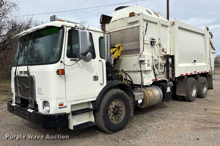 2015 Autocar Xpeditor refuse truck - ES8576