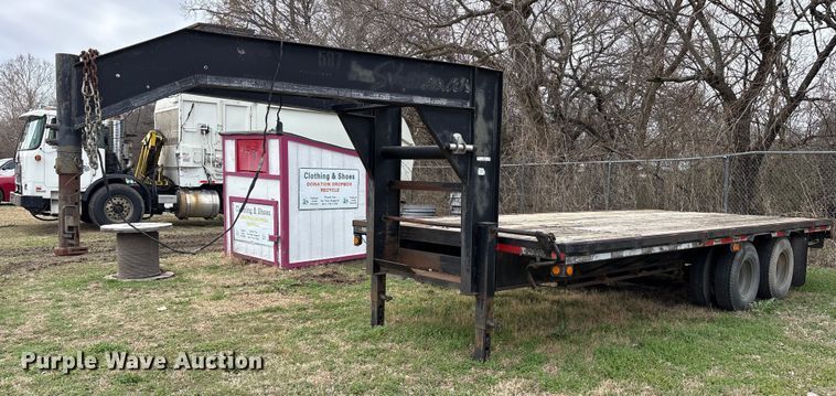 1997 Brown flatbed trailer - ES8577