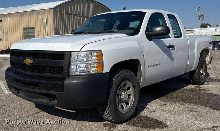 2012 Chevrolet Silverado 1500 Ext. Cab pickup truck - ET4433