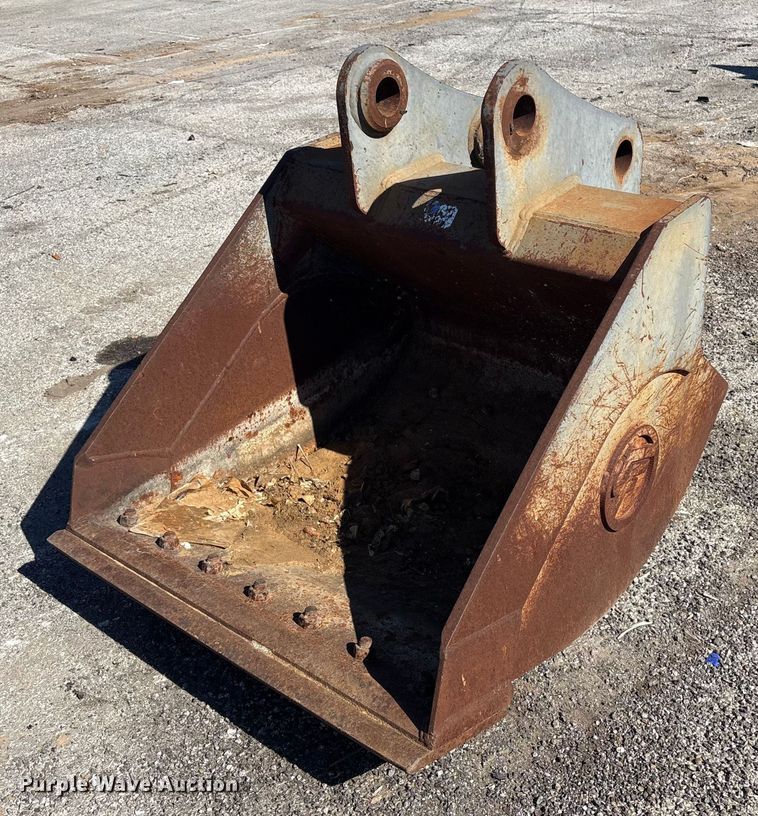 Central Fabricators JD135C excavator bucket - EU4057