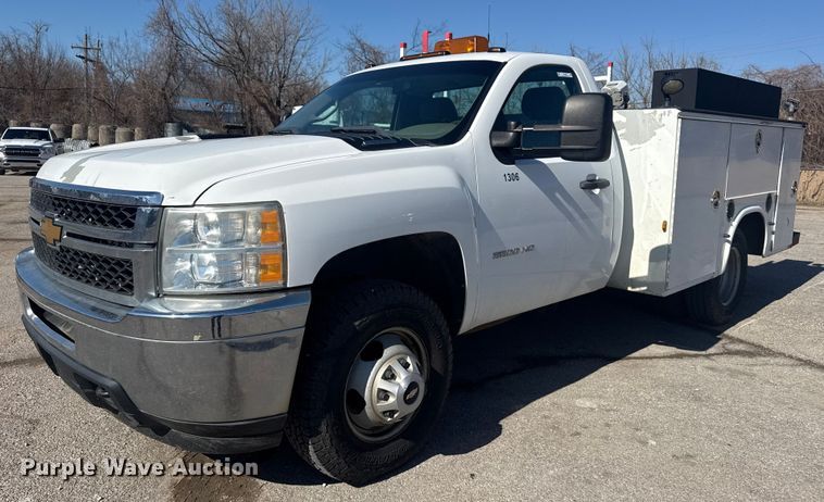 2013 Chevrolet Silverado 3500HD utility bed pickup truck - EU4065