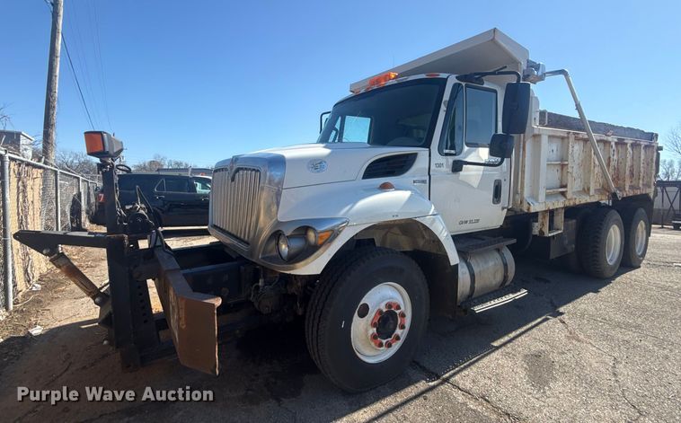 2013 International 7400 dump truck - EU4070