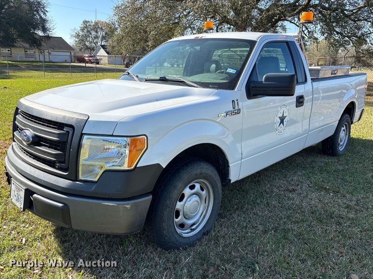 2014 Ford F150 pickup truck - EU7404