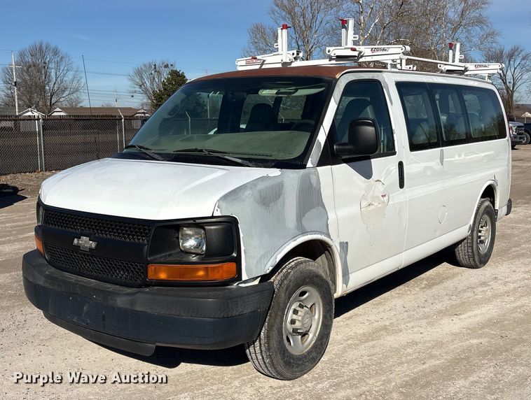 2007 Chevrolet Express 3500 van - EV2682