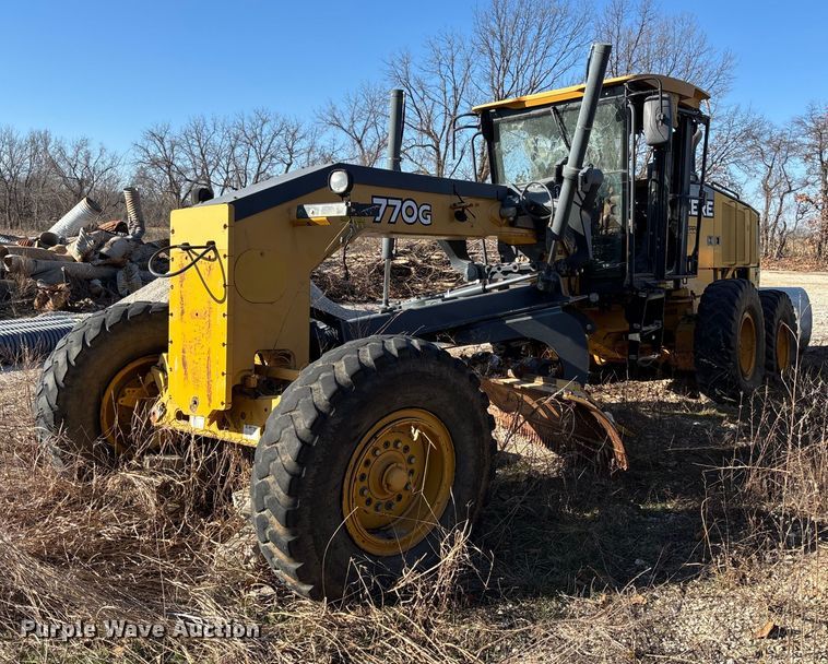 2011 John Deere 770G motor grader - FB3024