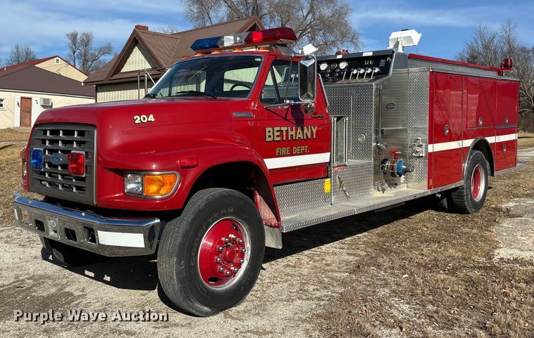 1995 Ford F800 pumper fire truck - FB3504