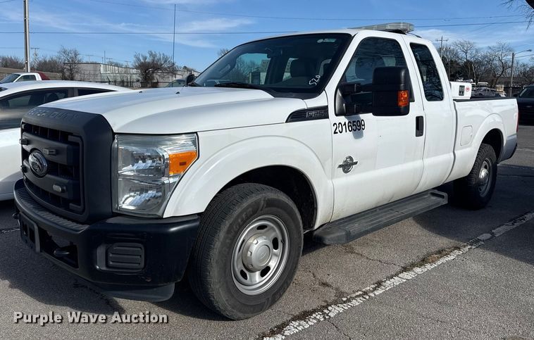 2016 Ford F250 Super Duty XL Ext. Cab pickup truck - FB8594