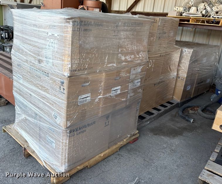 (3) pallets of approximately 200 Sylvania H.I.D lamps - FB8600