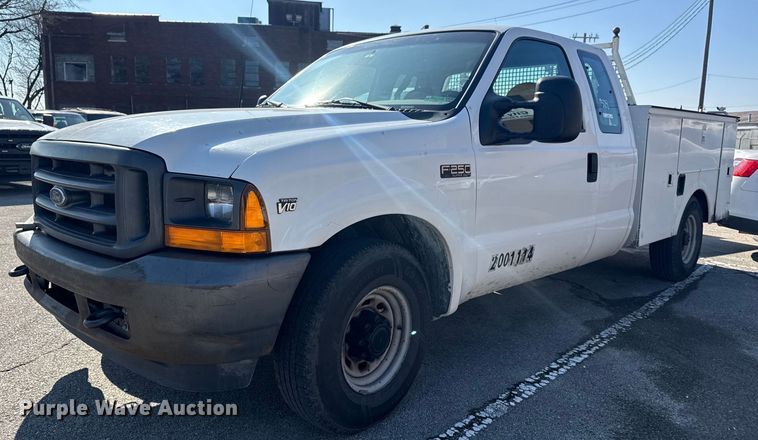 2001 Ford F250 Super Duty Ext. Cab utility bed pickup truck - FB8639