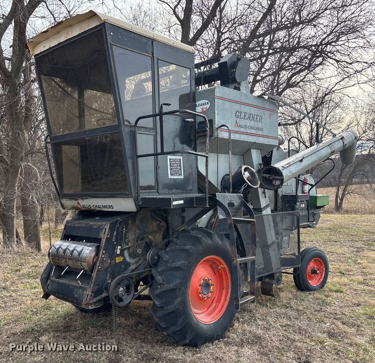 Gleaner EIII combine - FC1550