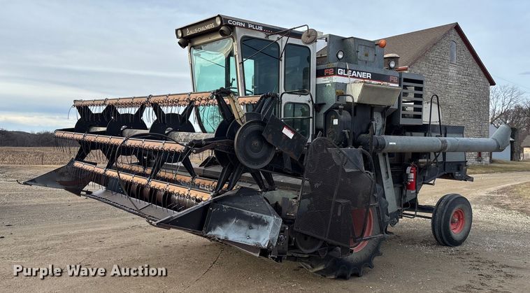 Gleaner F2 combine - FC1555