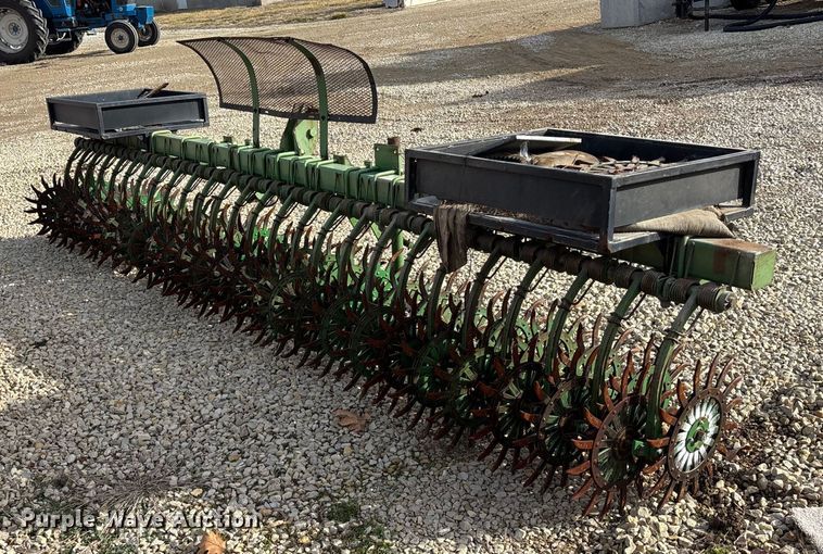 John Deere E0400 rotary hoe - FC1569