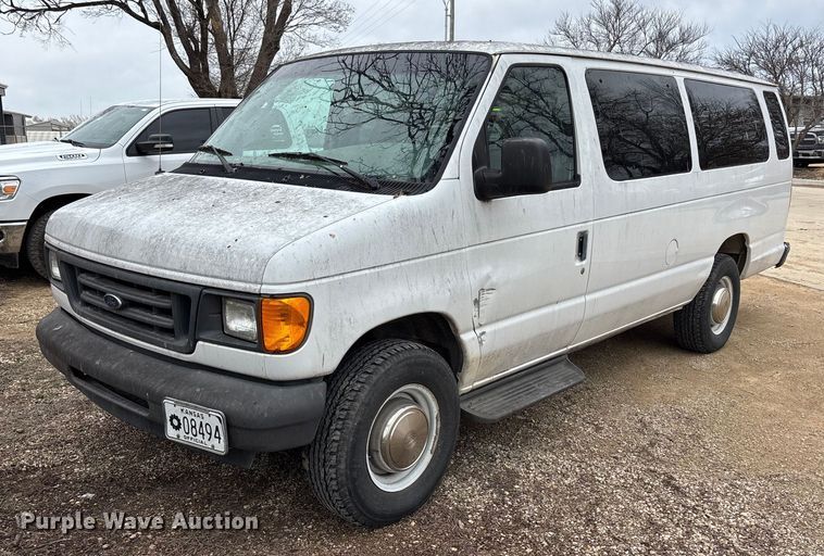 2003 Ford E350 Extended van - FC1585