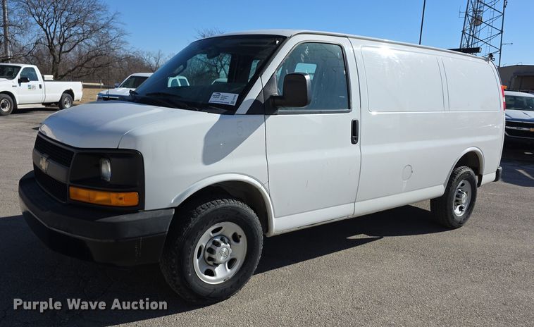 2016 Chevrolet Express G2500 van - FI0799