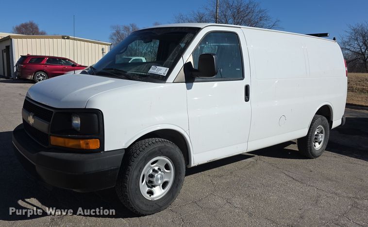 2015 Chevrolet Express G2500 van - FI0800