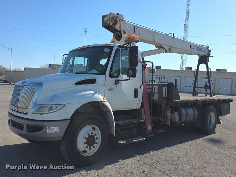 2007 International 4400 SBA crane truck - FI0801