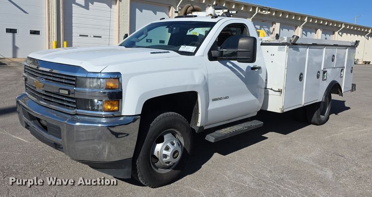 2015 Chevrolet Silverado 3500HD utility bed pickup truck - FI0830