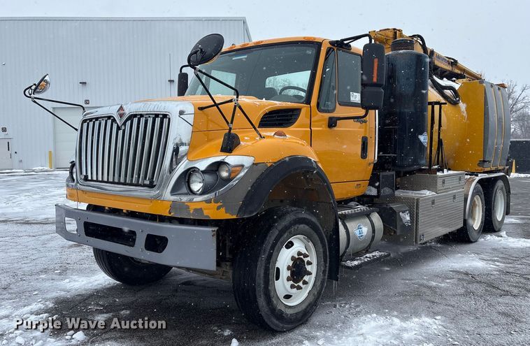 2013 International 7500 hydrovac truck - FK1161