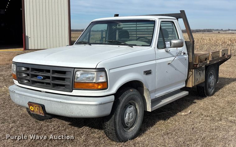1994 Ford F250 XL flatbed pickup truck - FO3559