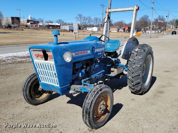 1972 Ford 2000 tractor - NK9815