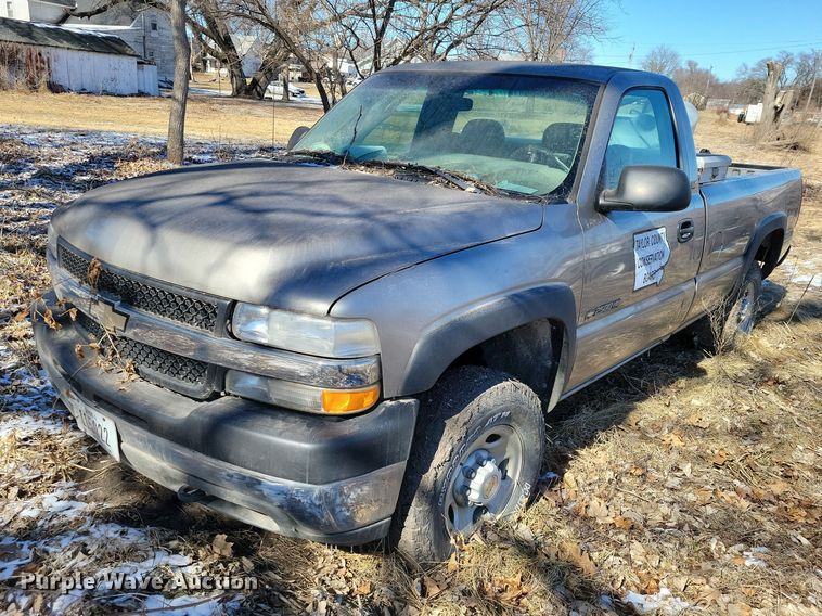 2002 Chevrolet  Silverado 2500HD  pickup truck - NK9818