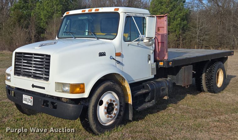 1997 International 4900 flatbed truck - DU2719