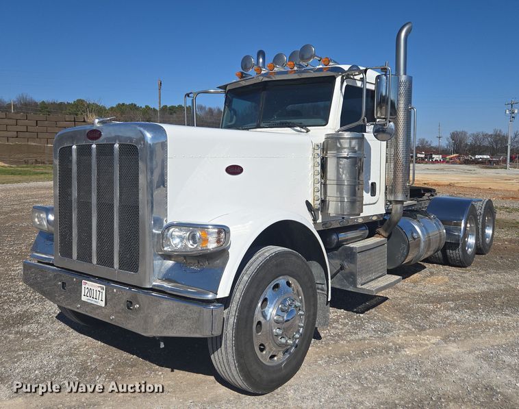 2016 Peterbilt 389 semi truck - DU2726
