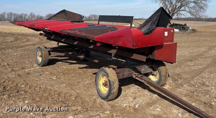 Case 1063 corn head - DV0774