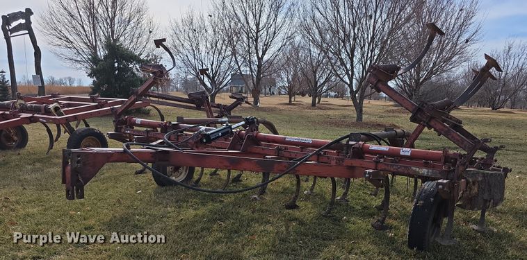 International Harvester 45 Vibra Shank Cultivator field cultivator - DZ3857