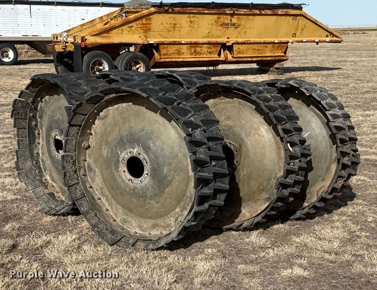 (6) irrigation pivot wheels and tires - DZ5025