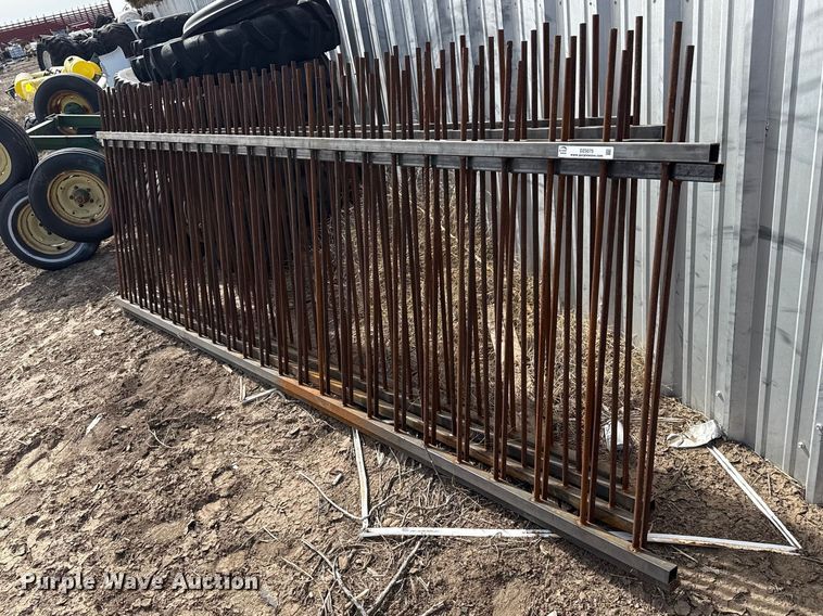 (5) fence panels - DZ5075