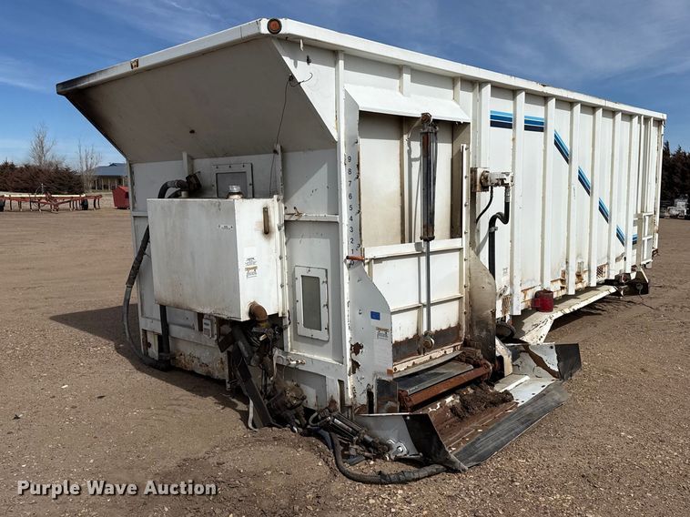 Laird feed delivery bed - DZ5082