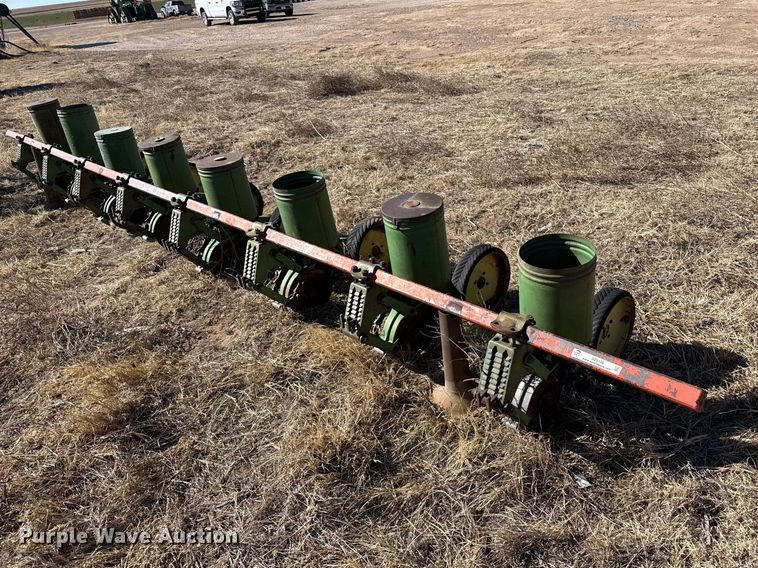 John Deere  planter - DZ5104