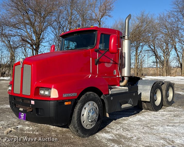 1998 Kenworth T600 semi truck - EF2321