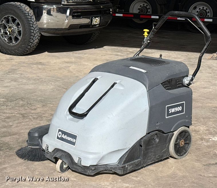 Advance SW900 floor scrubber - EP2892