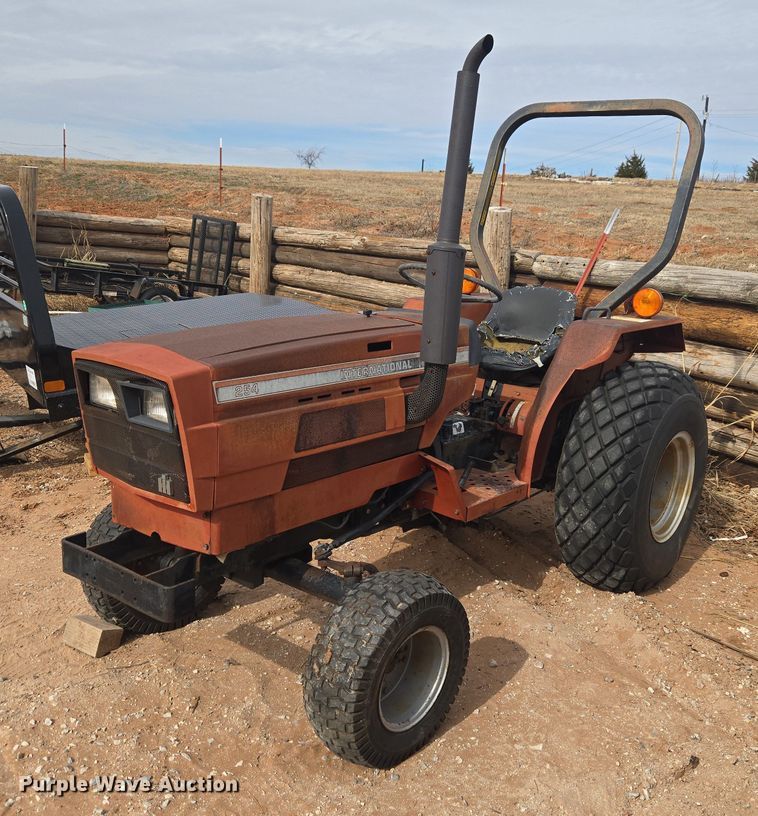 International 254 tractor - ET1273