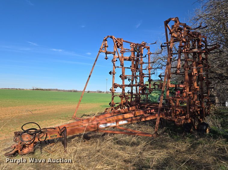 Chiselvator 1400 field cultivator - ET1296