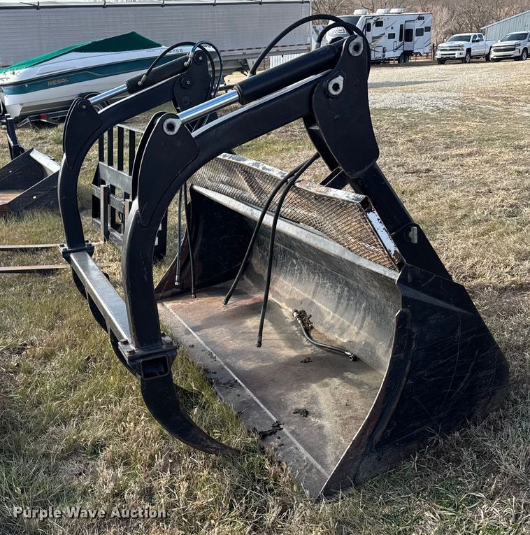 2008 CNH 717501006 grapple bucket - FB0522