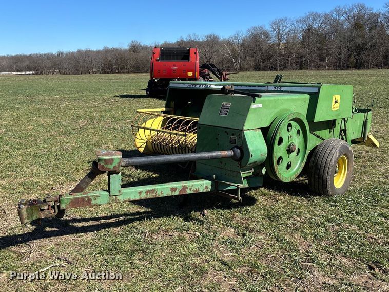John Deere 336 small square baler - FB3095