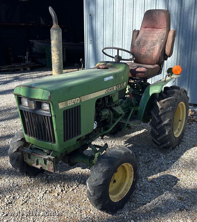 John Deere 650 tractor - FC1545