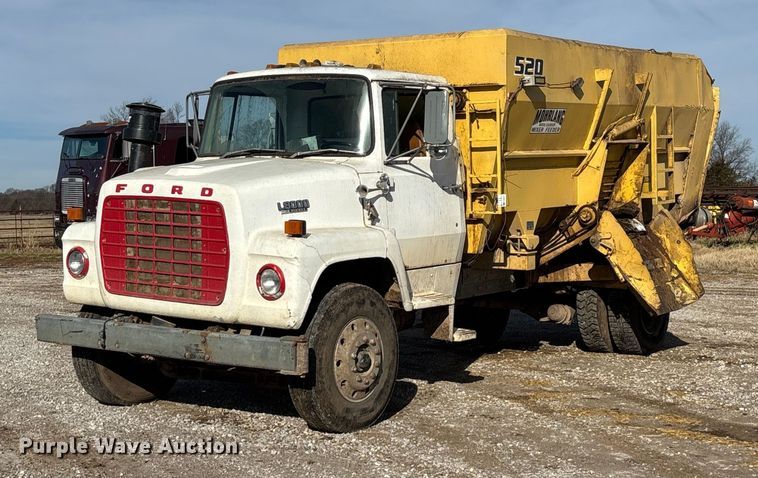 1989 Ford L8000 feed mixer truck - FG0071