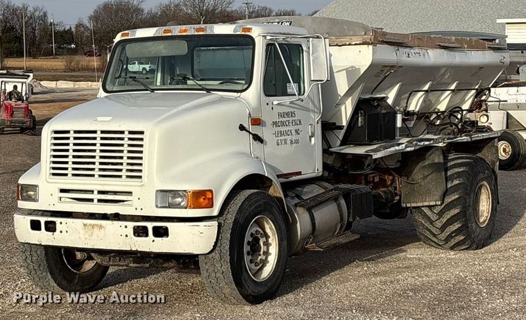 2002 International 8100 applicator truck - FG0089