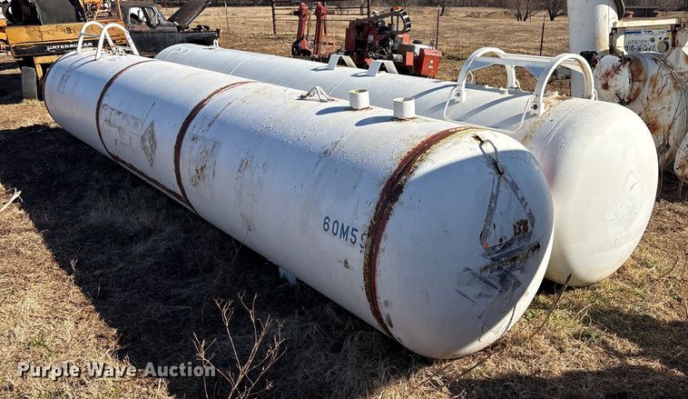 (2) anhydrous tanks - FI0130