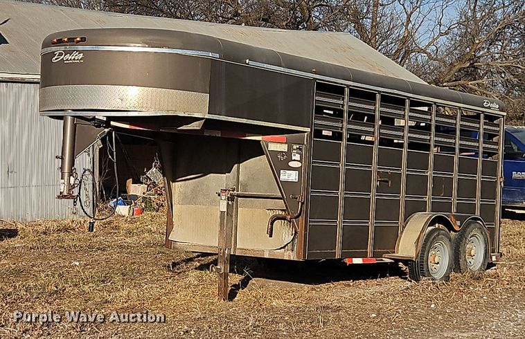 2010 Delta Manufacturing Inc. Delta Manufacturing, Inc. livestock trailer - FN5569