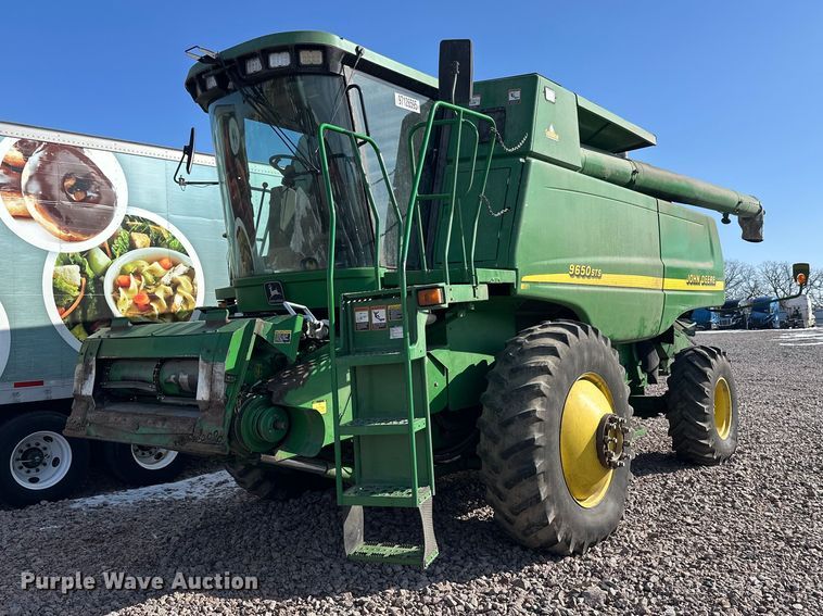 2000 John Deere 9650STS combine - YA2232