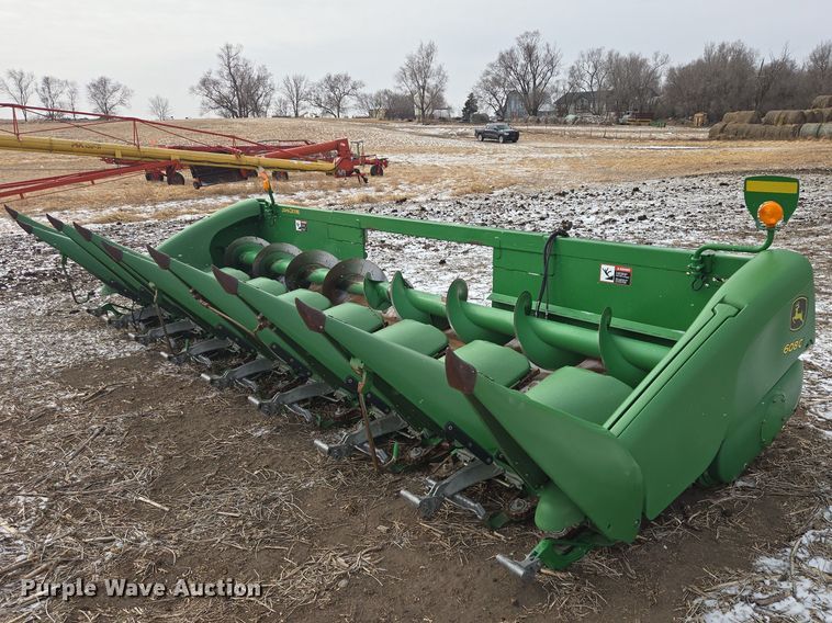 2009 John Deere 608C corn head - YA2574