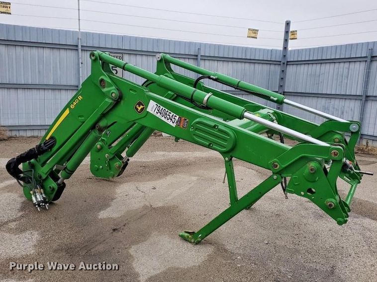 2021 John  Deere 640R loader - YA2731
